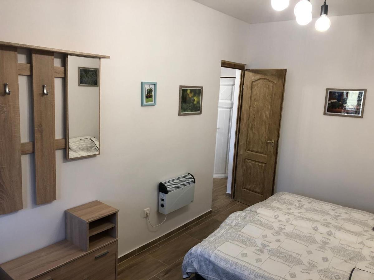 Il-Lak Apartment Pannonhalma Eksteriør bilde