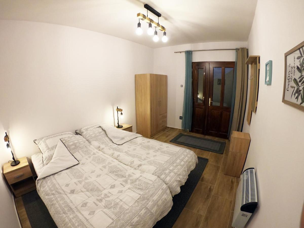 Il-Lak Apartment Pannonhalma Eksteriør bilde