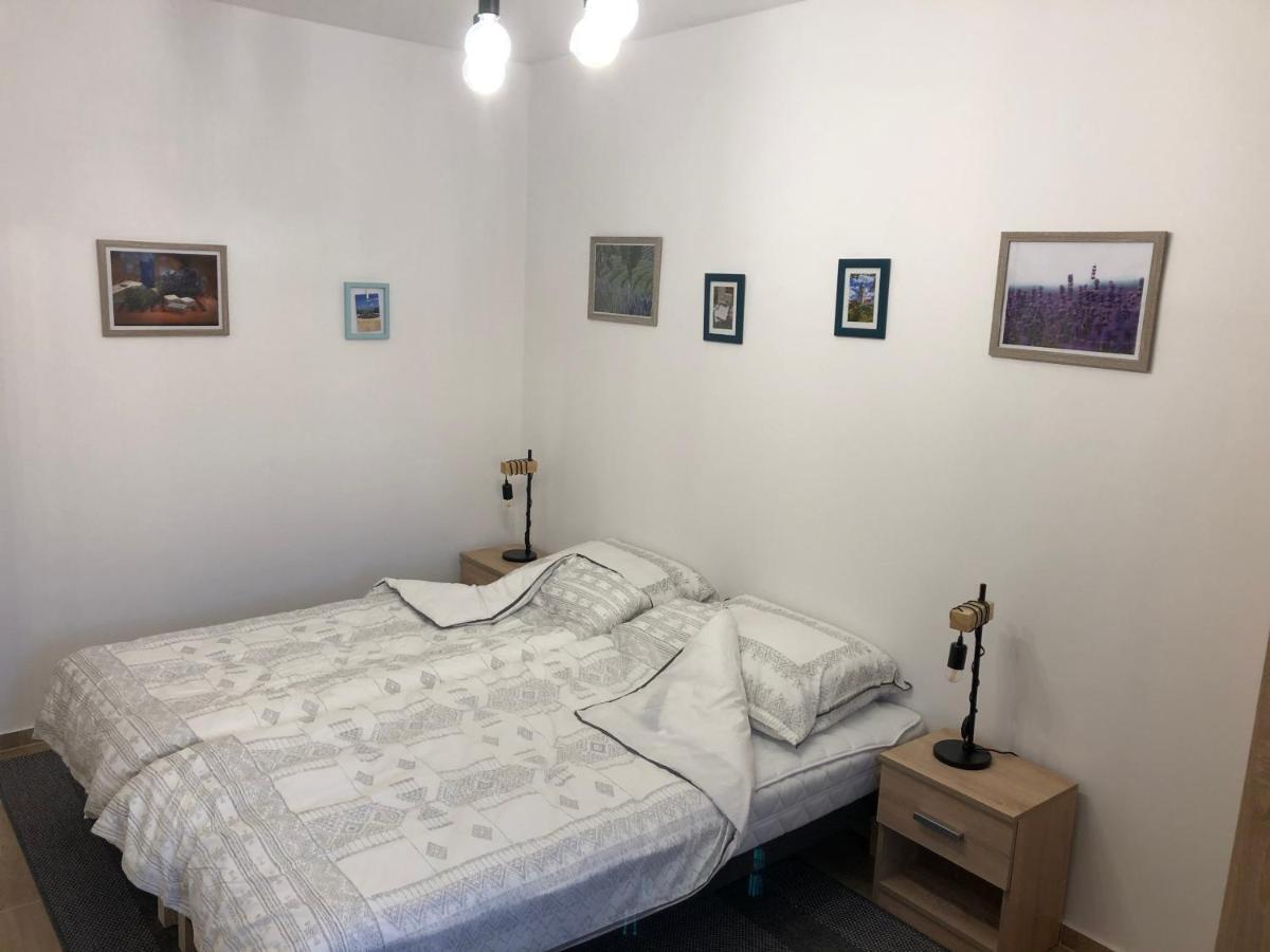 Il-Lak Apartment Pannonhalma Eksteriør bilde